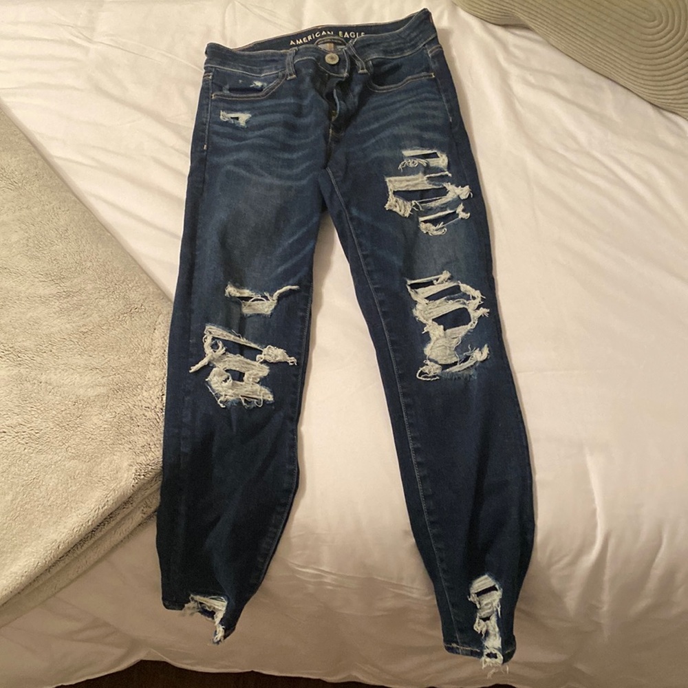 AMERICAN EAGLE JEANS